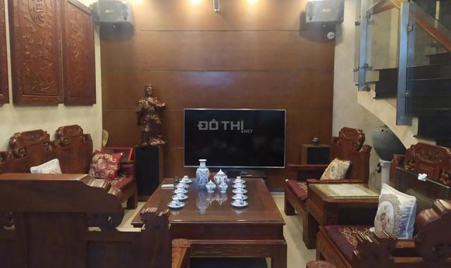 Cho thuê nhà 4 tầng full đồ Gia Quất, Thượng Thanh. 120m2, có sân