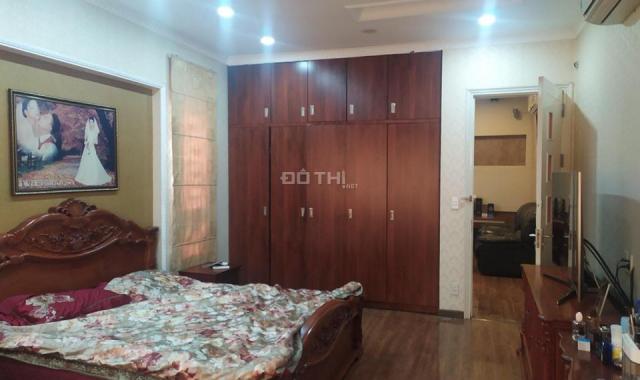 Cho thuê nhà 4 tầng full đồ Gia Quất, Thượng Thanh. 120m2, có sân