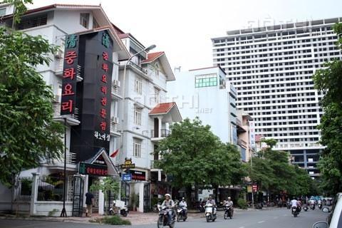 Bán nhà phố vip Nguyễn Thị Định, ô tô vào nhà, kinh doanh cực tốt 42m2, MT 5m. Giá cực tốt