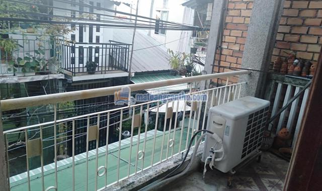 Nhà hẻm 8 Đinh Tiên Hoàng có máy lạnh cách Vincom Hùng Vương 300m