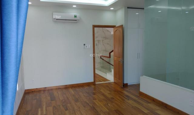 Nhà nội thất cơ bản khu Mega Ruby Khang Điền - tiện ở hoặc làm văn phòng - hồ bơi + gym + mini mart