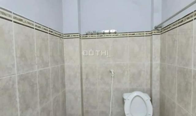 Bán nhà 3 tầng, sổ hồng, 36m2, giá 1,97 tỷ mới ở luôn tại Bình Tân