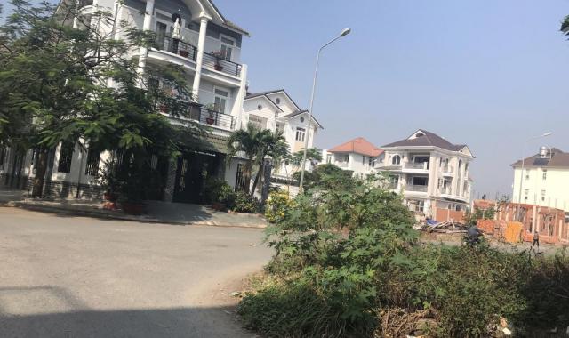 Cần bán gấp lô đất 5x20m MT Lê Văn Lương, Quận 7, sổ riêng, đường 12m, giá 2.7 tỷ