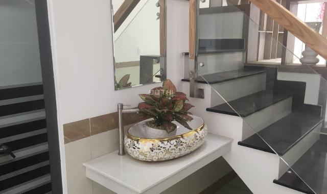 Bán nhà liền kề cực đẹp, vị trí đẹp KĐT TM Phú Hồng Thịnh 8, giá tốt