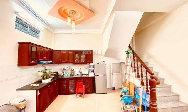 Nhà đẹp 42m2 lô góc, 50m ô tô đỗ ngày đêm Tân Mai, Hoàng Mai, giá 3.3 tỷ