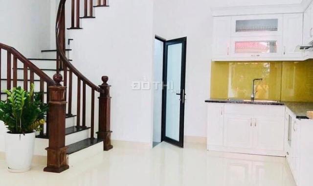 Bán nhà đẹp Cự Khối 30m2 x 4 tầng, ngõ sân trước nhà 4m, Giá 1.98 tỷ (cách cầu Vĩnh Tuy 2,5km)