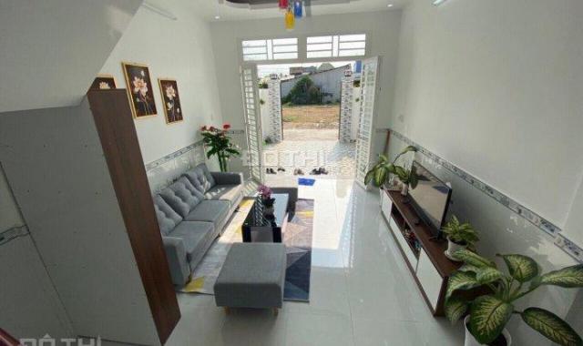 Cần sang nhượng căn nhà 130m2, sổ hồng riêng, ngay mặt tiền đường Tân Đức, Đức Hòa Hạ. 0938.192.162