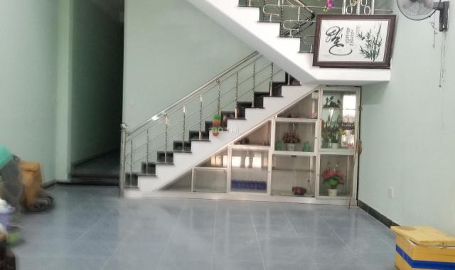 Cho thuê nhà 2 tầng mặt tiền đường gần Nguyễn Du, trung tâm Hải Châu, nhà 3 phòng rộng, đường 7.5m