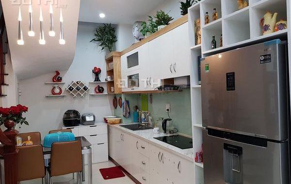 Siêu hot: Bán nhà Bồ Đề 35m2 5 tầng, nhỉnh 2 tỷ chủ để lại toàn bộ nội thất bằng gỗ xịn