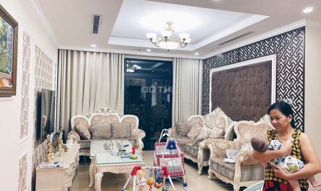 Chính chủ bán căn hộ Royal 3 phòng ngủ, 136m2, full NT, giá 5.050 tỷ. LH: 0969.359.685