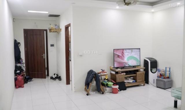Bán căn hộ 2 phòng ngủ, 63m2 chung cư VP6 Linh Đàm giá 900tr. LH: 0936686295