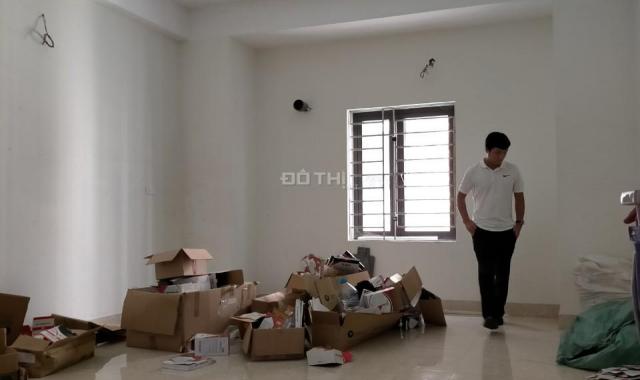 Cần cho thuê phòng rộng 35m2 mới sạch sẽ ưu tiên làm văn phòng tại KĐT Văn Phú