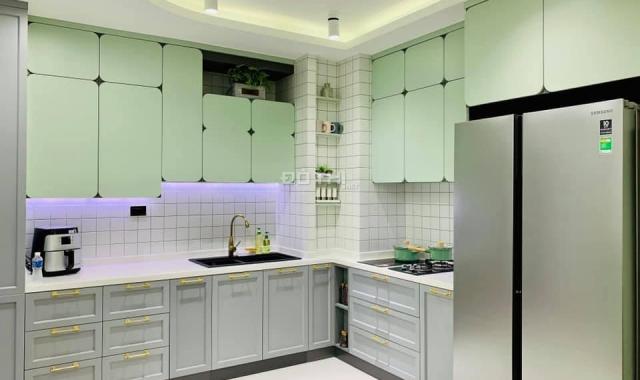 Chính chủ cần bán căn hộ cao cấp Emerald Celadon City, nhà mới 100%, đã décor hơn 700tr