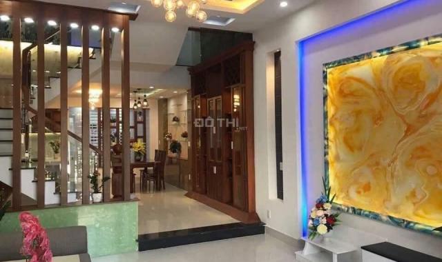 Bán nhà đẹp 3 tầng gần Hoàng Thị Loan, 3PN, 4WC, tặng nội thất giá tốt