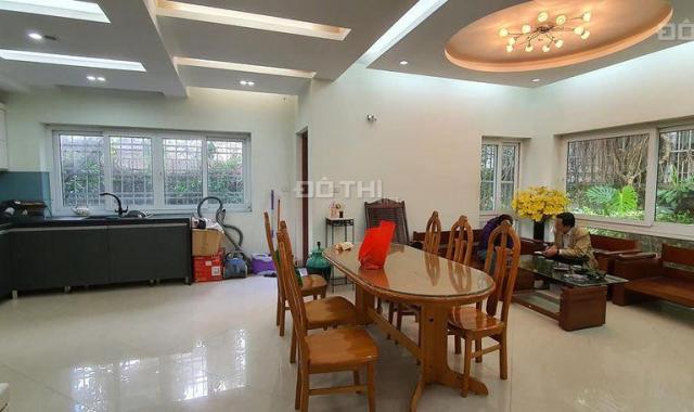 Biệt thự nhà vườn Văn Phú, Hà Đông, 240m2, 3 tầng, đường 12m vỉa hè cây xanh, hoàn thiện đẳng cấp