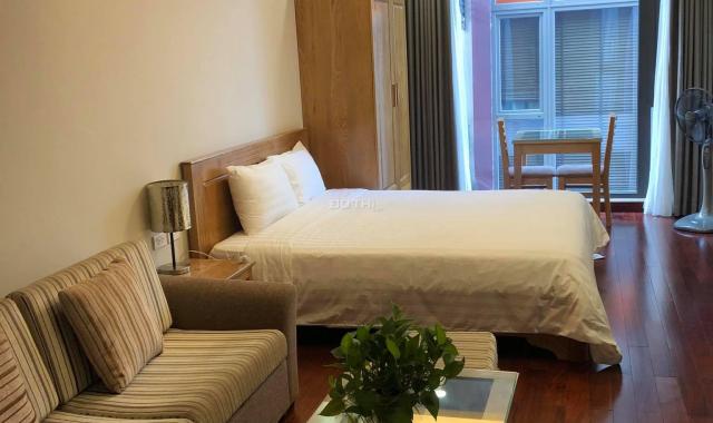 Cho thuê căn hộ 1 phòng ngủ, 1 phòng khách - full đồ Kim Mã, 50m2, view hồ