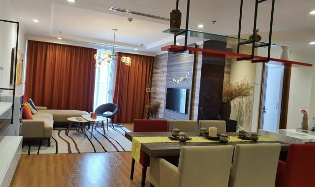 Cho thuê căn hộ chung cư Vinhomes Nguyễn Chí Thanh, 170m2, 4 phòng (nhà mới nhận), LH: 0974429283