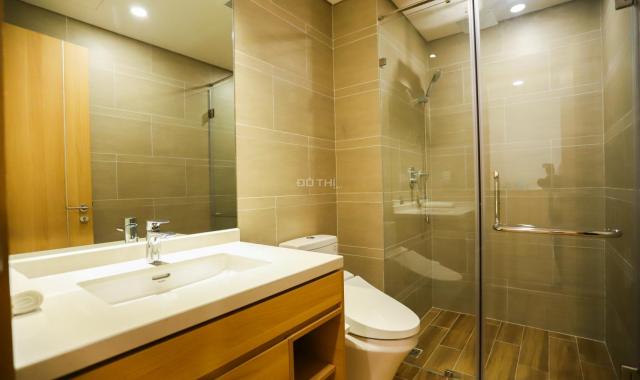 Gia đình cần bán nhanh căn hộ 3PN ban công Đông view hồ điều hoà, nhà mới full nội thất