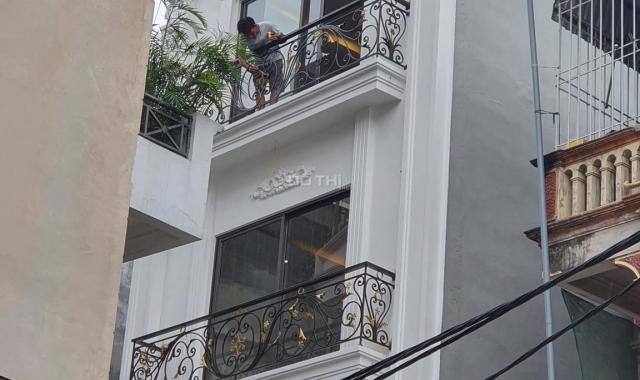 Bán nhà 65m2 x 5 tầng ngõ 111 Nguyễn Văn Cừ có gara, thang máy, ô tô 7 chỗ vào nhà giá 7,6 tỷ