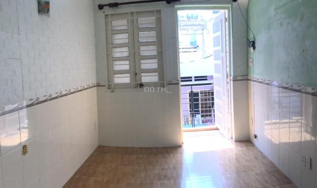Cho nữ thuê 1 phòng balcon 30m2 có máy lạnh tại 249/14 Nguyễn Tiểu La P8 Q10 giá 4,5tr/th