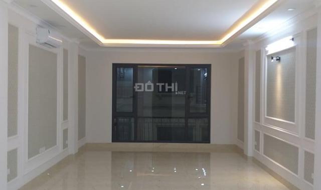 Cần bán gấp nhà mặt phố Phan Văn Trường, Cầu Giấy DT 70 m2 giá 29 tỷ