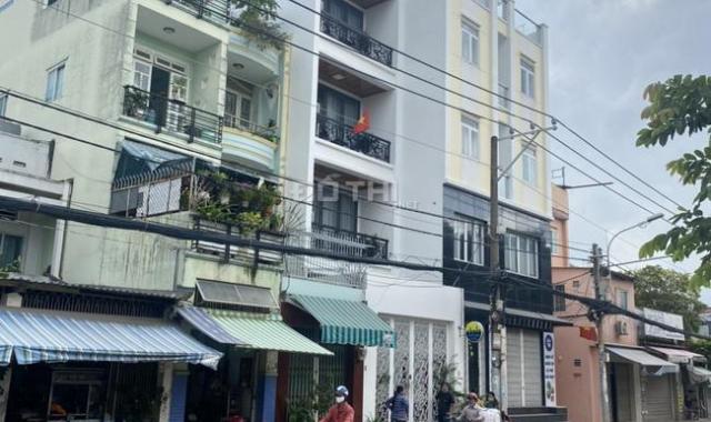 Bán nhà 2 lầu sân thượng mặt tiền đường Tôn Thất Thuyết, Quận 4