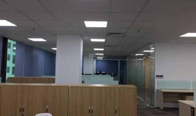 Cho thuê 180m2 văn phòng truyền thống tại Duy Tân giá rẻ, building chuyên nghiệp