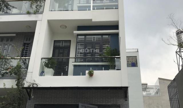 Cần bán căn nhà 1 trệt 3 lầu ngay vòng xoay Phú Hữu, Quận 9 cách quận 2 chỉ 400m, giá 5.9 tỷ TL