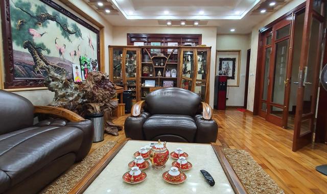 Mặt phố Lương Yên tặng nội thất - kinh doanh thoáng cả mặt sau giá 18 tỷ