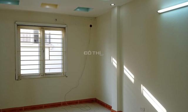 Bán nhà ngay Hồ Giảng Võ 40m2, 6 tầng 7 PN vừa ở vừa cho thuê, giá 3.95 tỷ