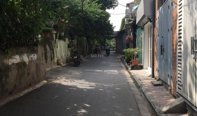 Bán nhà đầu phố Ngọc Thụy, gần cầu Long Biên, cho thuê 19 tr/th, tầm tiền
