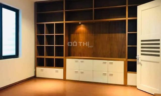 Bán biệt thự Liễu Giai, vỉa hè, ô tô tránh, bảo vệ, giá 28 tỷ