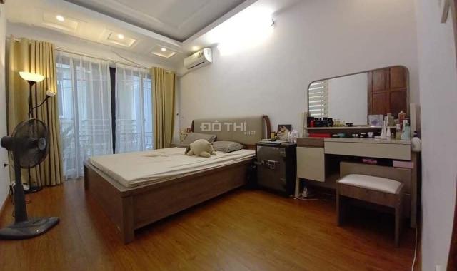 Nhà đẹp, phố thông, oto đỗ cửa, kinh doanh tốt 45M2, 5T, 4,2 tỷ