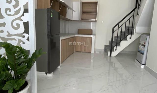 Bán gấp nhà 1 trệt 1 lầu ngay chợ chiều 80m2, giá TT 625 triệu