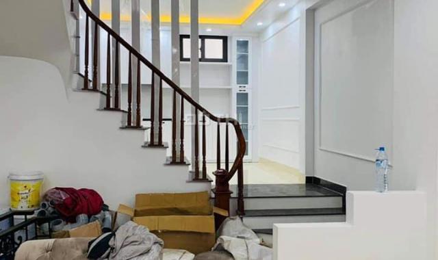 Bán nhà mới, 40m2, tầng 2 phòng, phố Nam Dư - Hoàng Mai, 3 tỷ