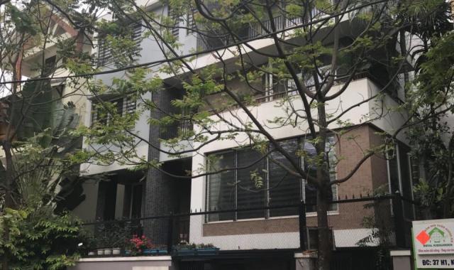 Cho thuê nhà riêng dạng biệt thự ngõ 37 Bằng Liệt, Hoàng Mai, DT 150m2 x 3T, mt 9m. Giá 18tr/th
