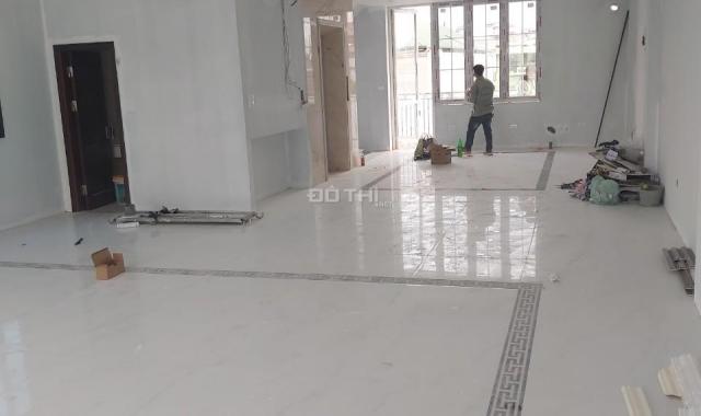Cho thuê sàn văn phòng tại Nguyễn Trãi, diện tích 120m2, thông sàn, giá 17tr/th