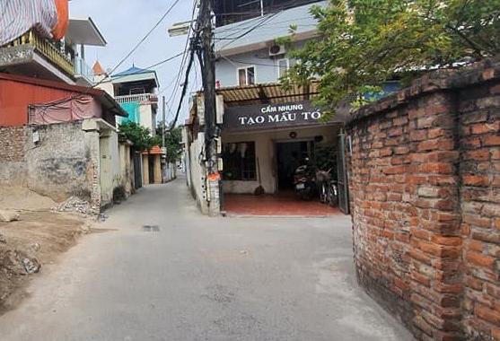 Bán mảnh đất phố Vũ Xuân Thiều, 50m2, gần phố, gần chợ, ô tô qua cửa, chỉ 2,8 tỷ. LH: 0987865509