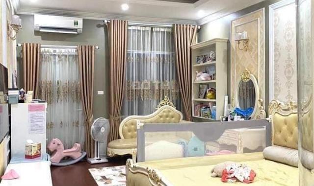 Cần bán gấp phố Hào Nam, 62m2x5T, MT: 4.5m, thang máy, ô tô, kinh doanh, chỉ 12.7 tỷ. LH 0972562305