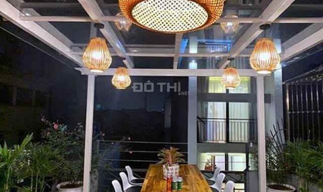 Bán nhà phố Linh Lang, quận Ba Đình 55m2 x 6T, thang máy, lô góc 10.3 tỷ