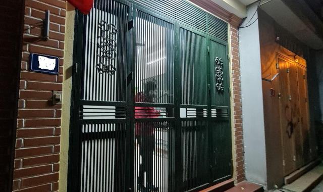 Bán nhà phố Lệ Mật, gần phố, 37m2, 3 tầng, giá 2 tỷ. LH: 0989126619