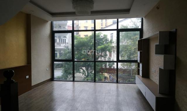 Bán nhà mặt phố Hồ Tùng Mậu, 5 tầng 40m2 mặt tiền 4m giá 14,2 tỷ