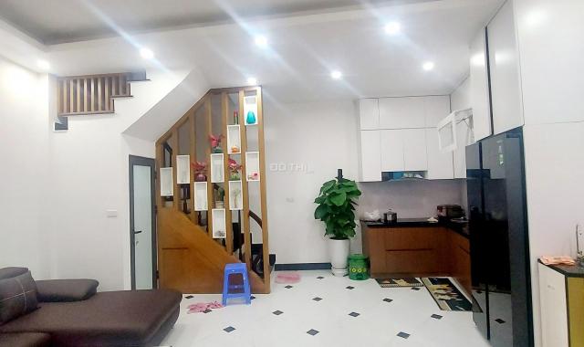 Nhà cạnh Royal City - Thanh Xuân: 45m2 6 tầng, nội thất đủ chỉ 3.7 tỷ