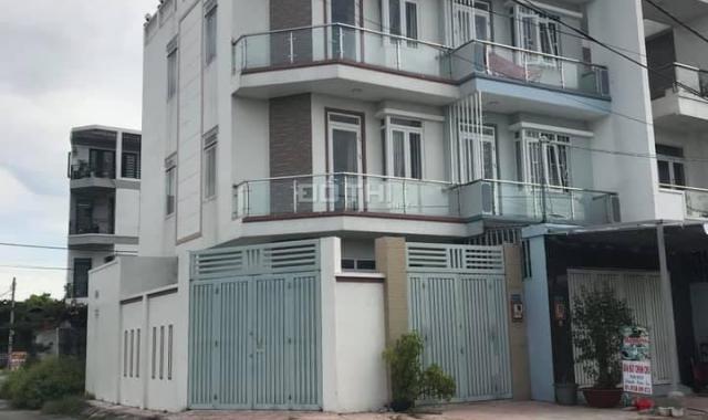 Bán căn nhà đẹp 2 mặt tiền đường 12m KDC cao cấp Khang Điền đường Dương Đình Hội, Q9