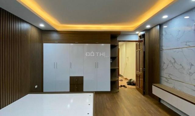 Bán nhà Giải Phóng + Hoàng Mai, 65m2 x 5T, MT 5m = 6,4 tỷ phân lô - ô tô tránh - VP, công ty