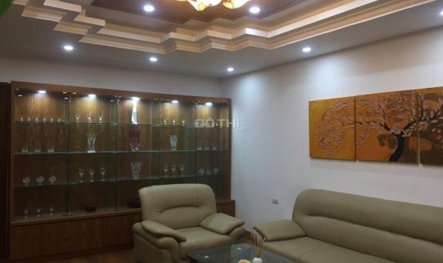 Cho thuê căn chung cư D2 Giảng Võ, diên tích 200m2, đầy đủ nội thất. Lh 0974429283