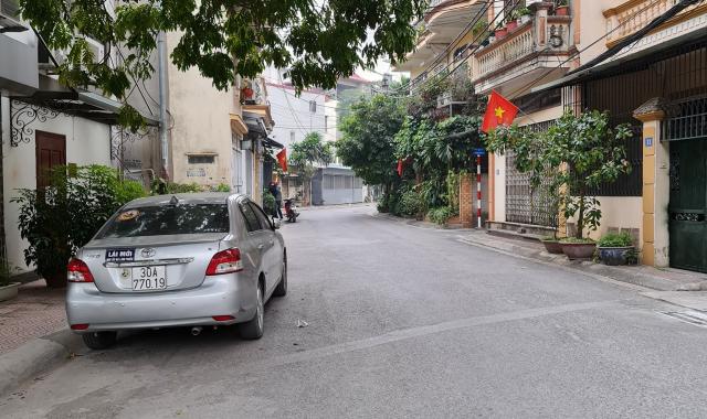 Chính chủ cần bán 100m2 đất ở phố Chu Huy Mân, ngõ thông ô tô vào nhà