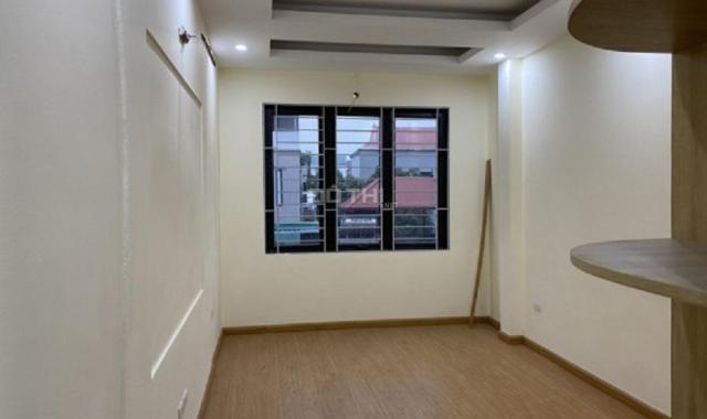 Cho thuê nhà mới xây ở 158 Nguyễn Văn Cừ, 5 tầng x 38m2 ở và làm vp, bán hàng online