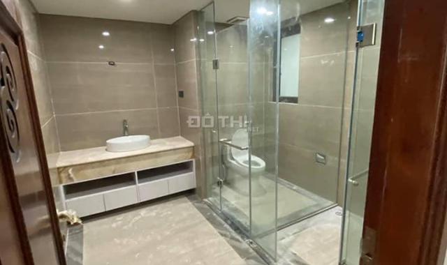 Bán tòa nhà văn phòng 680m2, xây dựng 10 tầng mặt phố Duy Tân, Dịch Vọng Hậu, Cầu Giấy, làm trụ sở