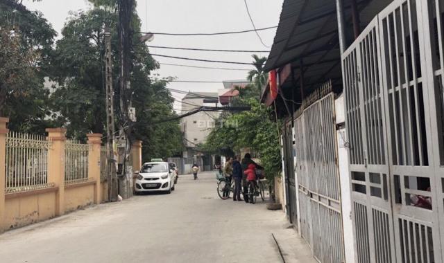 Bán đất 34,3m2 mặt ngõ 52 Hòa Bình, ô tô con vào đất gần ủy ban phường Yên Nghĩa